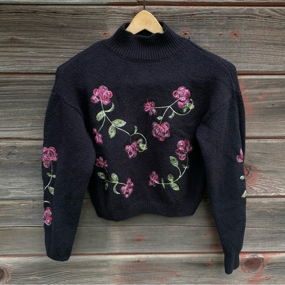 ALYA Francesca’s Black Pink Embroidered Flowers Floral Turtleneck Sweater Size M